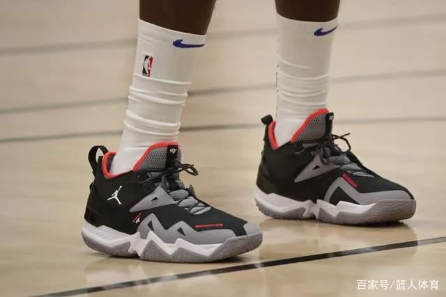 赵继伟16+12辽宁胜天津 刘志轩15+9江苏胜宁波