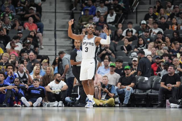 C罗庆祝击败达马克：打进2球全取3分